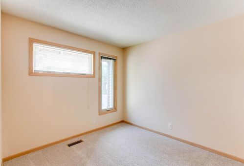 1726 Flamingo Dr, Saint Paul MN  55122-1143 exterior