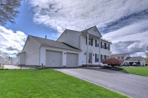 2 Mulberry Cir, Hazlet, NJ 07730-2727