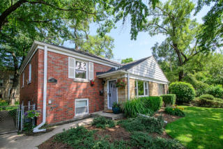327 Asbury Ave, Evanston IL  60202-3266 exterior