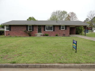 355 Sunset Dr, Lexington, TN 38351-1635