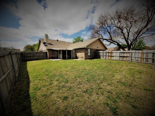 3610 Creststone Dr, Garland TX 75040-0932 exterior