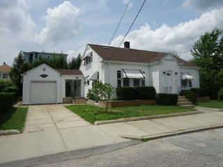 32 Hampton St, Providence, RI 02904-1526