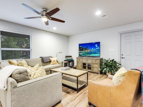 2500 Addison Ave, Austin TX  78757-2313 exterior