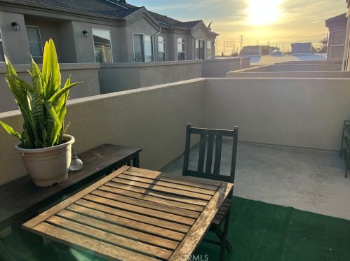 2064 Artesia Blvd, Torrance CA  90504-3081 exterior