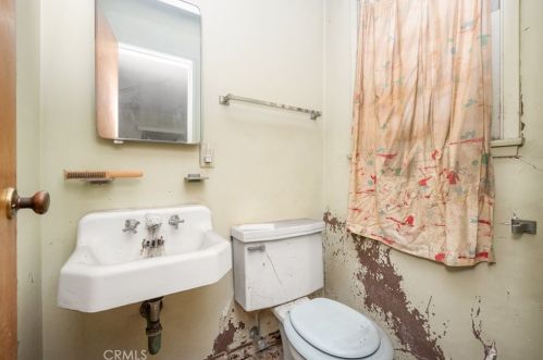 1102 West St, Anaheim CA  92801-2901 exterior