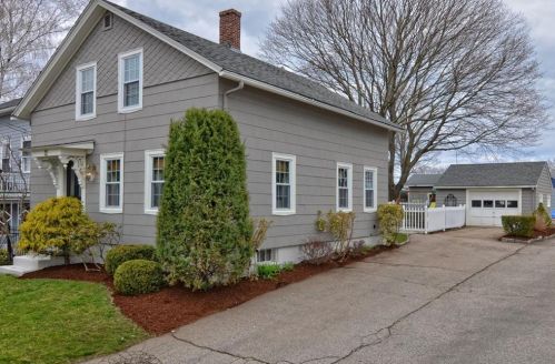 12 Bicknell Ave, Warwick, RI 02818-3923