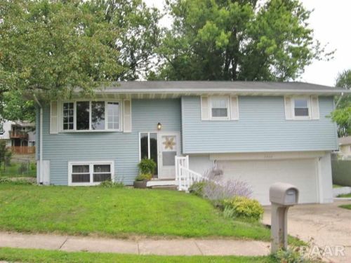2202 Church St, Pekin, IL 61554-3022