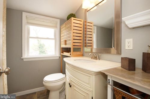 41 Holt Cir, Trenton NJ  08619-1605 exterior