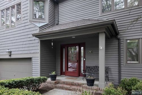 12 Pamrapo Ct, Ridgewood, NJ 07452-2847
