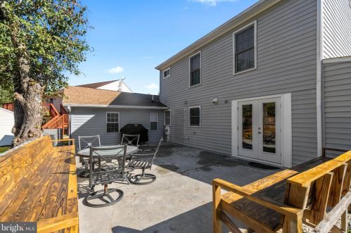 7319 Beverly Park, Springfield VA  22150-3162 exterior