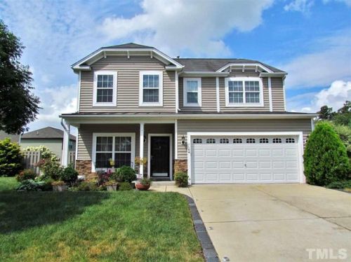 1104 Braemar Highland Dr, Zebulon, NC 27597-6725