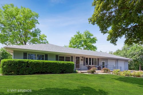628 Adele St, Elmhurst, IL 60126-1937