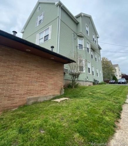 887 East St, New Britain, CT 06051-1734