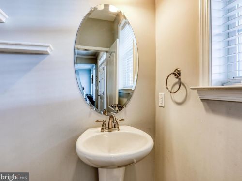 365 Chickamauga Dr, Harpers Ferry WV 25425-3633 exterior