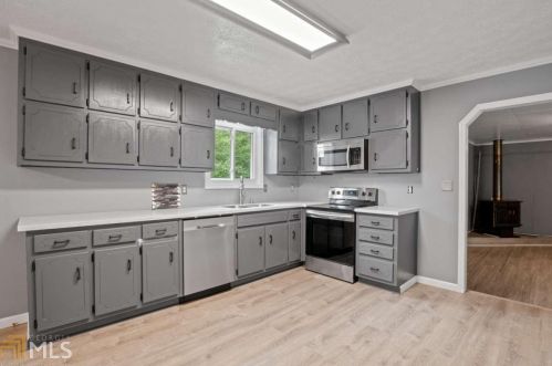 35 Carriage Trce, Stockbridge GA  30281-1328 exterior