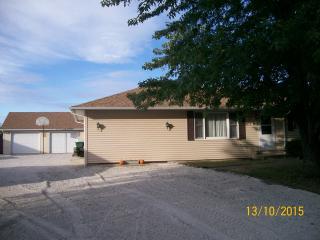 138 Saint Louis St, Elwood, IL 60421-6035