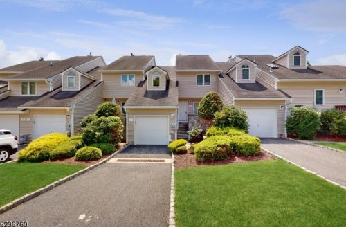 4 Luft Ln, Town Center, NJ 07052-2148