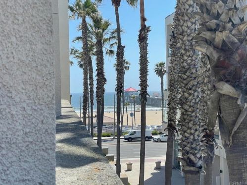 200 Pacific Coast Hwy, Huntington Beach, CA 92648-5123