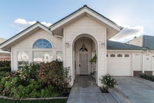 1677 Morningstar Ln, Fresno, CA 93720-4221