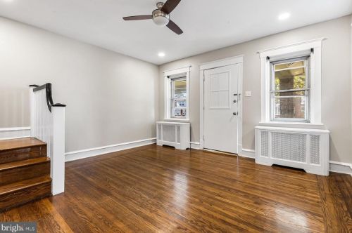 7249 21st St, Philadelphia, PA 19138-2101