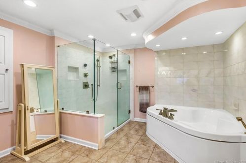 23 Treeland Rd, Huntington CT  06484-2730 exterior