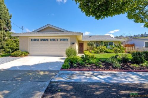 124 Flamingo Dr, Oceanside, CA 92054-3804