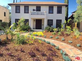 2115 Buckingham Rd, Los Angeles CA  90016-1652 exterior