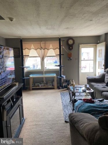 8743 Glenloch St, Philadelphia, PA 19136-2114