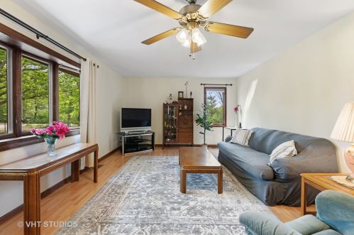 9313 Champion Ct, Spring Grove, IL 60081-8747