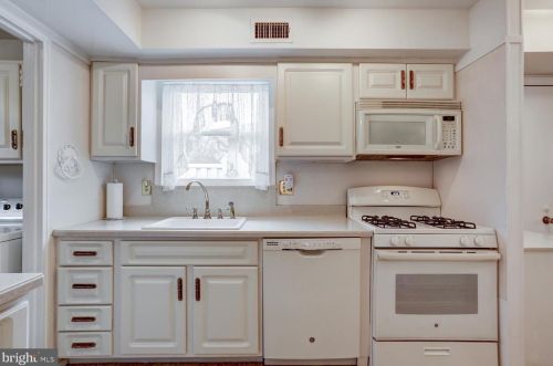 54 Valleybrook Dr, Lancaster PA  17601-4612 exterior