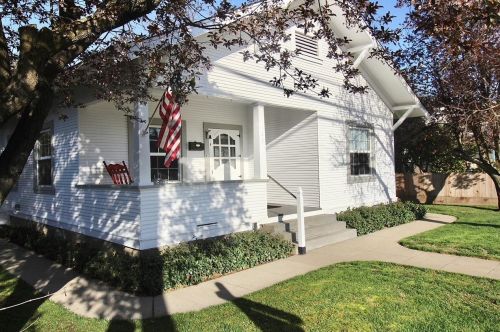 122 Laurel Ave, Valley Home, CA 95361-2936