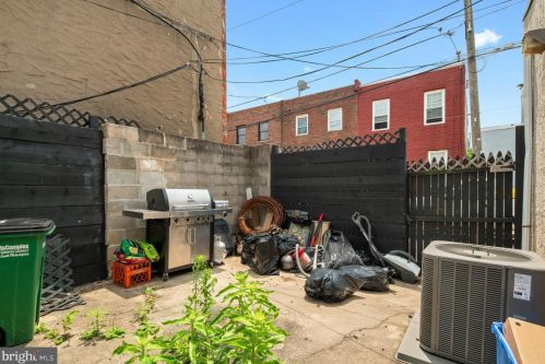 1817 2nd St, Philadelphia PA  19148-1945 exterior