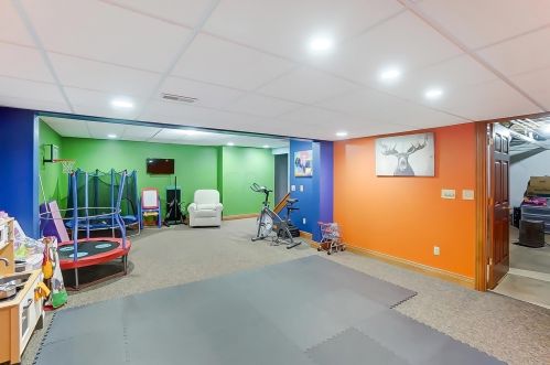 5253 Hearthstone Dr, Springfield OH  45502-8364 exterior