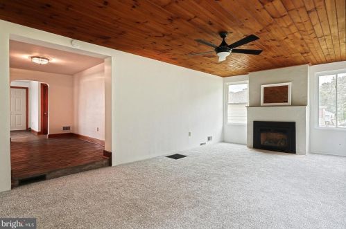 130 Baugher Dr, Hanover PA 17331-4003 exterior