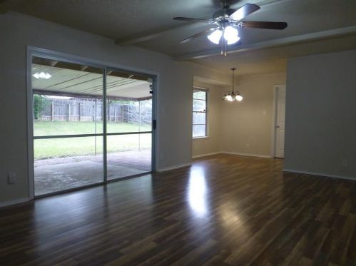 8806 Clarewood Dr, Austin TX  78758-7233 exterior