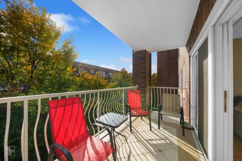 7041 Touhy Ave, Niles IL  60714-4364 exterior