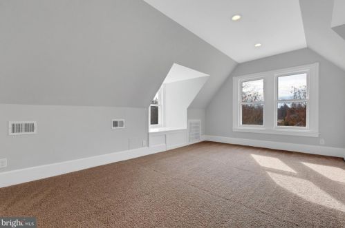 241 Kings Hwy, Tavistock NJ 08033-1981 exterior