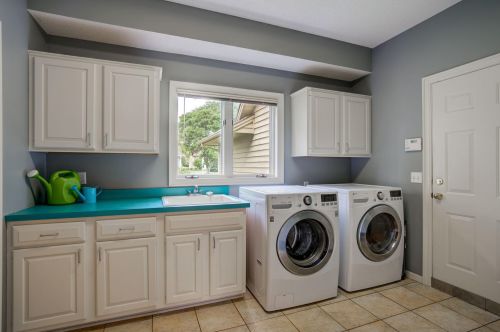 1562 Blackhawk Lake Dr, Saint Paul MN  55122-1257 exterior