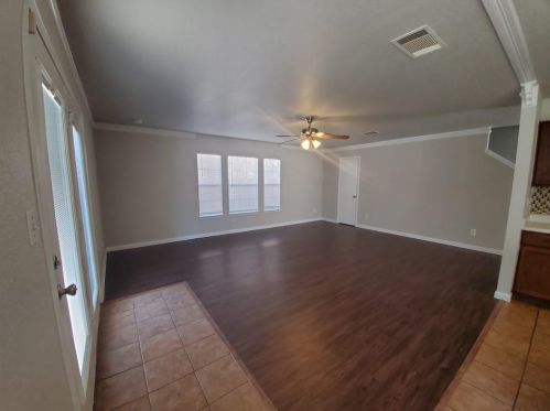 470 Whispering Holw Dr, Uhland TX 78640-4662 exterior