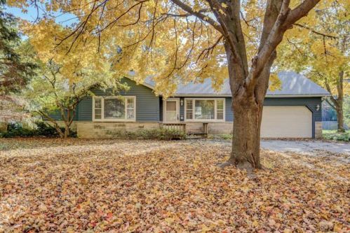 603 Hessel Blvd, Champaign, IL 61820-6328