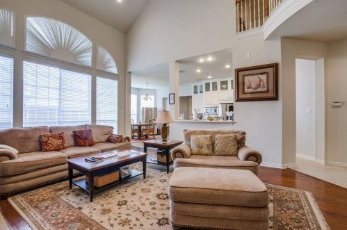 2620 Creekway Dr, Carrollton TX 75010-4228 exterior