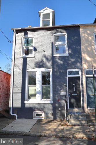 211 Madison St, Lancaster, PA 17602-2338