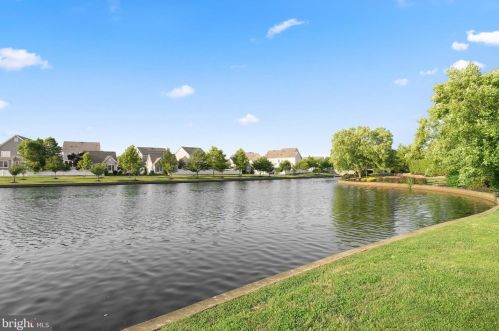 2 Commerce Sq, Trenton NJ  08691-4187 exterior