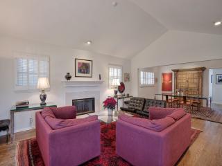 1696 Altadena Dr, Altadena, CA 91001-3623
