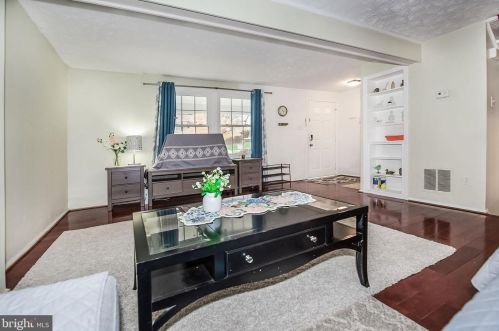 7415 Golden Horseshoe Ct, Springfield VA  22153-1133 exterior