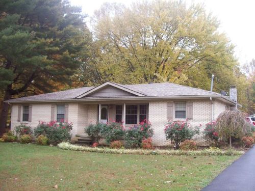 1402 Hillwood Cir, Lafayette, TN 37083-2256