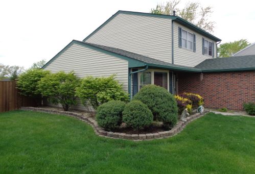7558 Hawthorne Ln, Frankfort, IL 60423-9085
