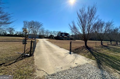 221 Red Bird Rd, Lumber City, GA 31549-2755