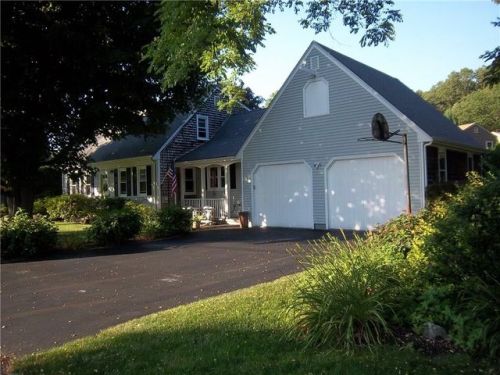 4 Hezekiah Dr, Warren, RI 02885-1156