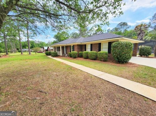 404 Iveys Scenic Dr, Albany, GA 31721-9551